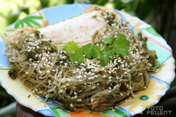 Рецепт: Лапша в зеленом соусе - адаптированный вариант китайской "зеленой лапши" Рецепт: Лапша в зеленом соусе - адаптированный вариант китайской "зеленой лапши"
