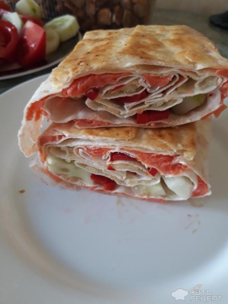 Рецепт: Лаваш с лососем - Вкусная закуска на любое застолье! Рецепт: Лаваш с лососем - Вкусная закуска на любое застолье!