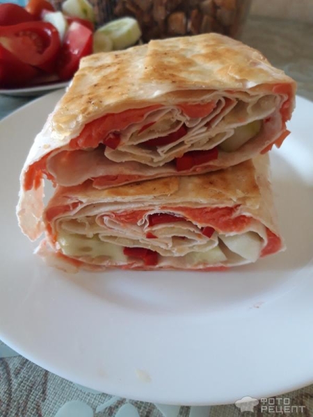 Рецепт: Лаваш с лососем - Вкусная закуска на любое застолье! Рецепт: Лаваш с лососем - Вкусная закуска на любое застолье!