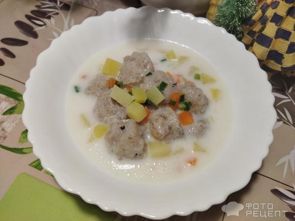 Рецепт: Легкий суп с фрикадельками - суп с рыбными фрикадельками, сливки по желанию Рецепт: Легкий суп с фрикадельками - суп с рыбными фрикадельками, сливки по желанию