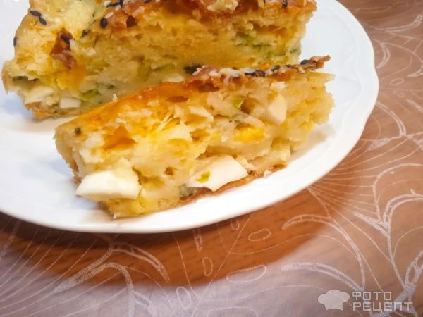 Рецепт: Ленивый пирог с яйцом и зеленым луком - и сыром