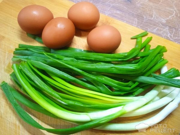 Рецепт: Ленивый пирог с яйцом и зеленым луком - и сыром