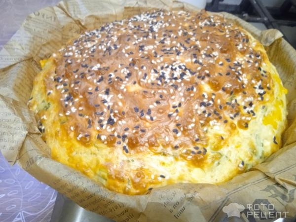 Рецепт: Ленивый пирог с яйцом и зеленым луком - и сыром