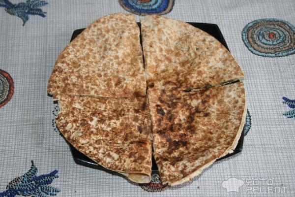 Рецепт: Лепешка с твердым сыром и творогом - Из покупных пшеничных лепешек Рецепт: Лепешка с твердым сыром и творогом - Из покупных пшеничных лепешек