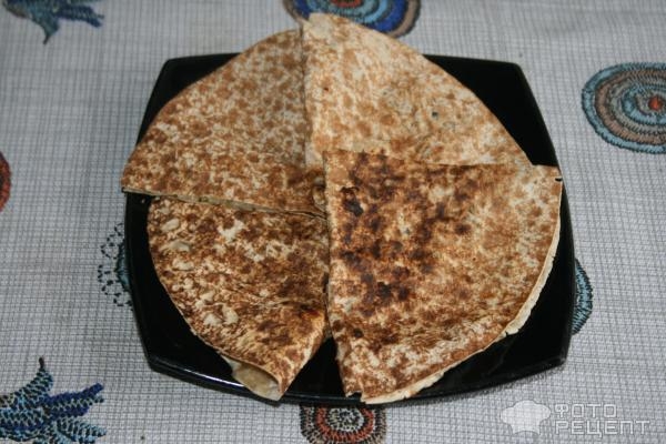 Рецепт: Лепешка с твердым сыром и творогом - Из покупных пшеничных лепешек Рецепт: Лепешка с твердым сыром и творогом - Из покупных пшеничных лепешек