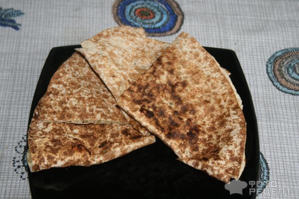 Рецепт: Лепешка с твердым сыром и творогом - Из покупных пшеничных лепешек Рецепт: Лепешка с твердым сыром и творогом - Из покупных пшеничных лепешек