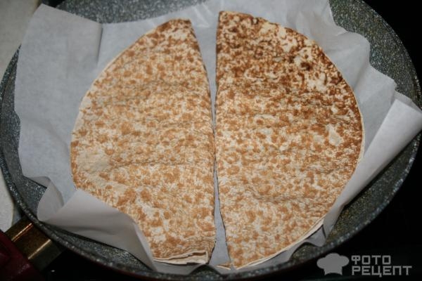 Рецепт: Лепешка с твердым сыром и творогом - Из покупных пшеничных лепешек Рецепт: Лепешка с твердым сыром и творогом - Из покупных пшеничных лепешек