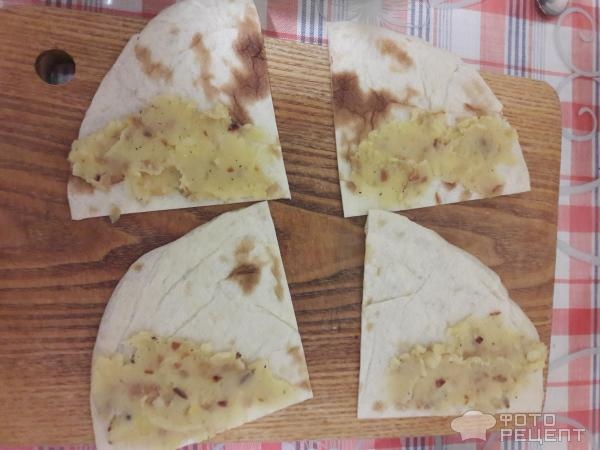 Рецепт: Лепешки с начинкой из пюре картофеля - По-домашнему на сковороде. Рецепт: Лепешки с начинкой из пюре картофеля - По-домашнему на сковороде.