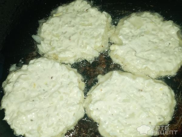 Рецепт: Луковые оладьи - На скорую руку