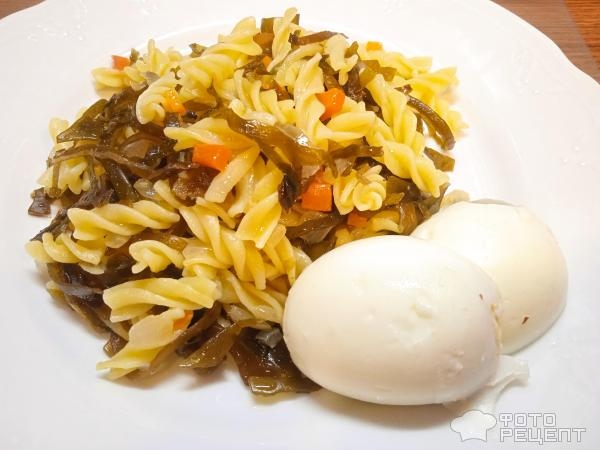 Рецепт: Макароны на сковороде - с морской капустой