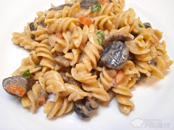 Рецепт: Макароны, тушеные с грибами - с лесными грибами в сливочном соусе