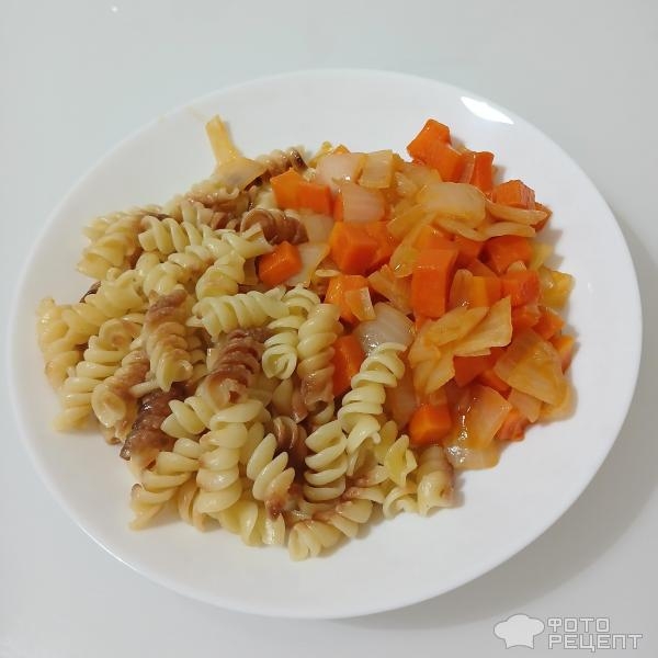 Рецепт: Макароны жареные - Жареные макароны? Это когда готовишь макароны, а пахнет беляшами:)