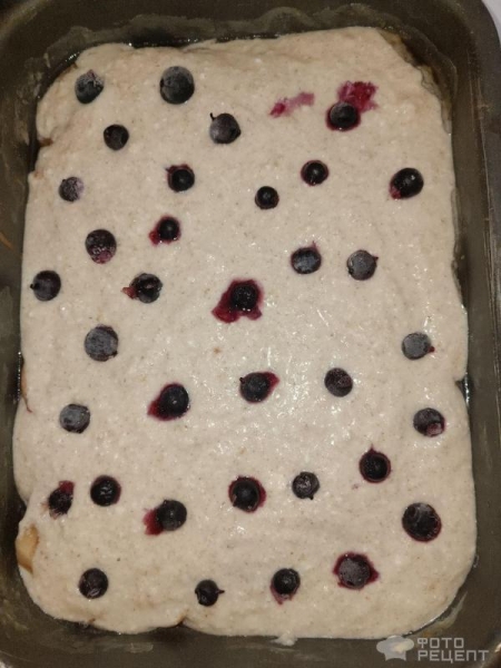 Рецепт: Манник с творогом - И яблочками, украшен замороженными ягодами Рецепт: Манник с творогом - И яблочками, украшен замороженными ягодами