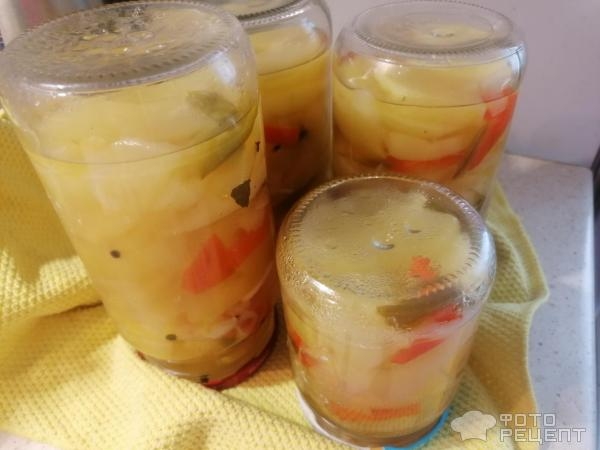 Рецепт: Маринованные кабачки - с болгарским перцем, луком и чесноком на зиму