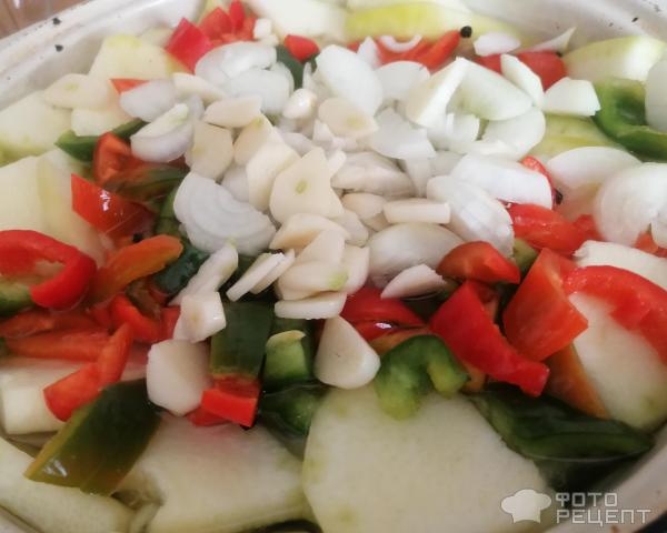Рецепт: Маринованные кабачки - с болгарским перцем, луком и чесноком на зиму