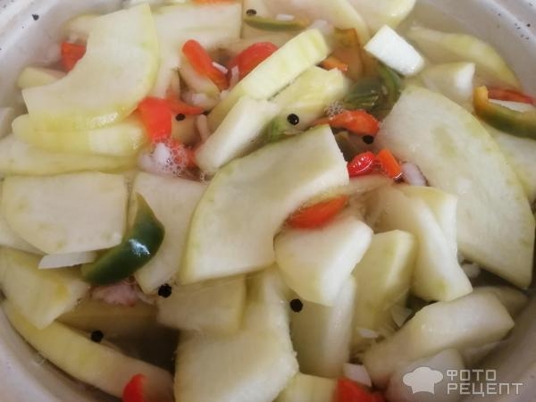 Рецепт: Маринованные кабачки - с болгарским перцем, луком и чесноком на зиму