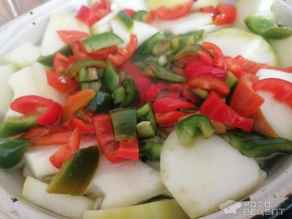 Рецепт: Маринованные кабачки - с болгарским перцем, луком и чесноком на зиму