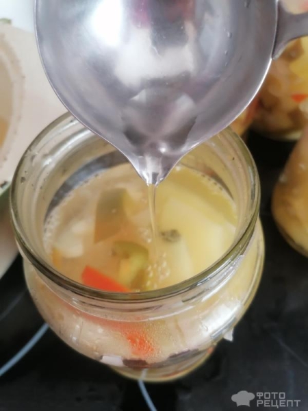 Рецепт: Маринованные кабачки - с болгарским перцем, луком и чесноком на зиму