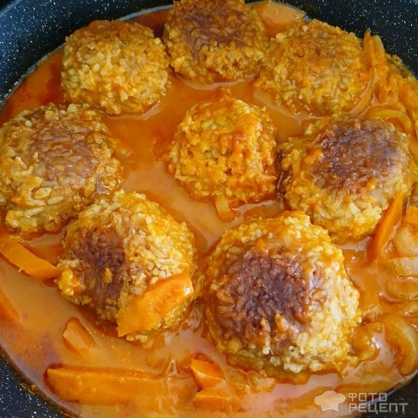 Рецепт: Мясные ежики - "Ежики" из фарша индейки с рисом в томатно-сметанной подливе с овощами Рецепт: Мясные ежики - "Ежики" из фарша индейки с рисом в томатно-сметанной подливе с овощами