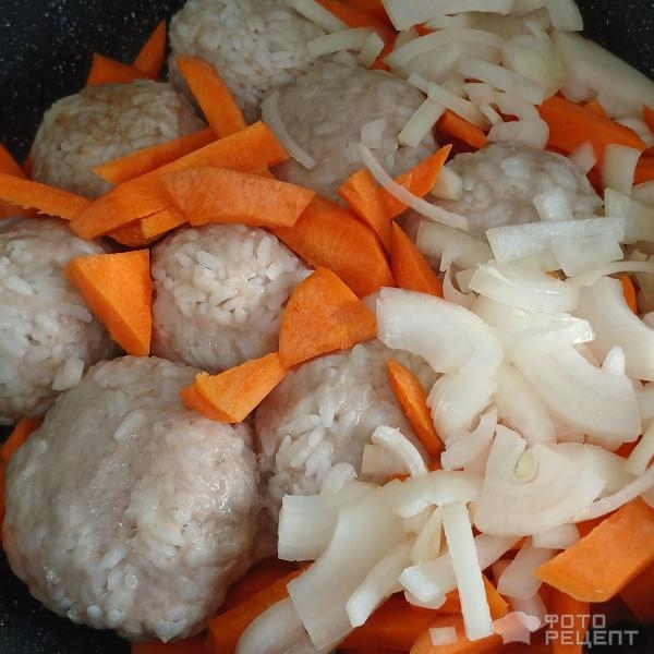 Рецепт: Мясные ежики - "Ежики" из фарша индейки с рисом в томатно-сметанной подливе с овощами Рецепт: Мясные ежики - "Ежики" из фарша индейки с рисом в томатно-сметанной подливе с овощами