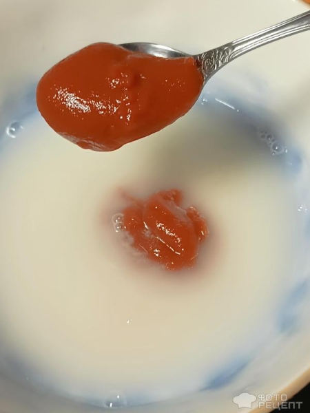 Рецепт: Мясо с горчицей и рисовой мукой - Тушёные с корнишонами, луком и томатной пастой