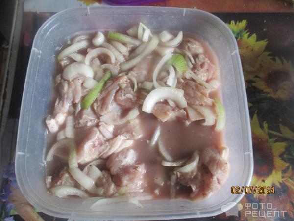 Рецепт: Мясо со сливами и соусом - супер праздничное блюдо