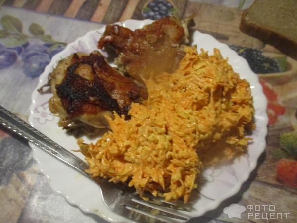 Рецепт: Морковный салат - с чесноком, орехами, яблоками под майонезом Рецепт: Морковный салат - с чесноком, орехами, яблоками под майонезом