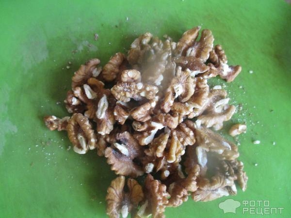 Рецепт: Морковный салат - с чесноком, орехами, яблоками под майонезом Рецепт: Морковный салат - с чесноком, орехами, яблоками под майонезом