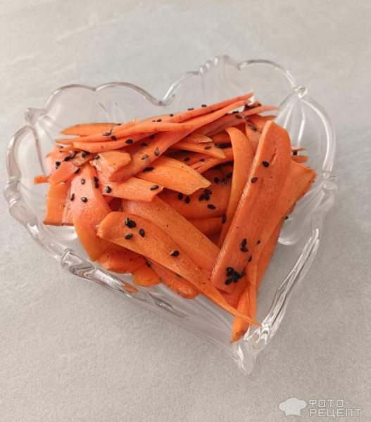 Рецепт: Морковный салат - Слайсами по-азиатски с кунжутом