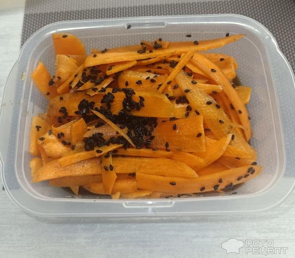 Рецепт: Морковный салат - Слайсами по-азиатски с кунжутом