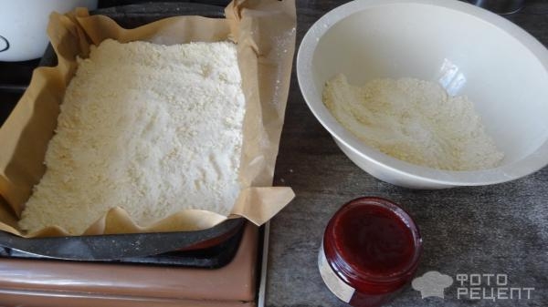 Рецепт: Насыпной пирог с кизиловым джемом - Простой и очень вкусный.