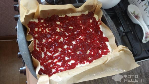 Рецепт: Насыпной пирог с кизиловым джемом - Простой и очень вкусный.