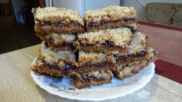 Рецепт: Насыпной пирог с кизиловым джемом - Простой и очень вкусный.