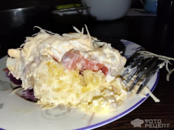 Рецепт: Нежный слоеный салат со слабосоленной форелью - С сыром Рецепт: Нежный слоеный салат со слабосоленной форелью - С сыром