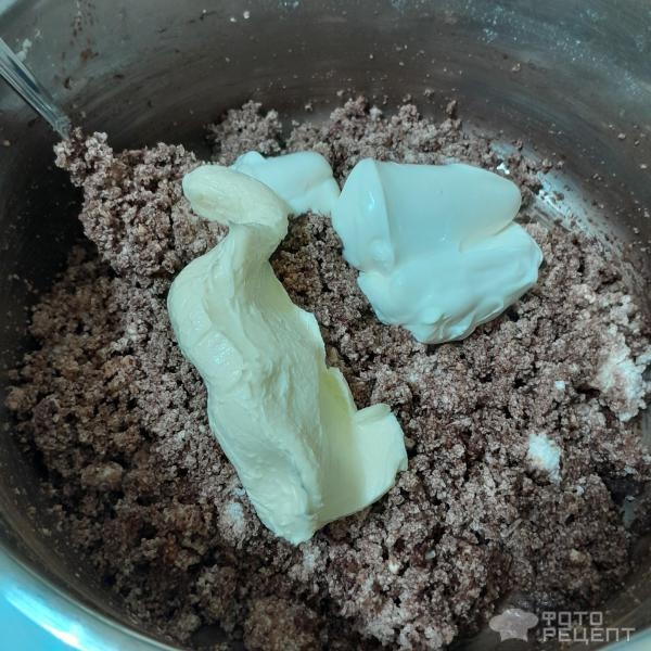 Рецепт: Новогодний шоколадный чизкейк без выпечки с апельсиновой цедрой и шоколадной глазурью - Рецепт нежнейшего домашнего чизкейка, на апельсиново-песочной основе. Новогодний чизкейк с шоколадом и нотками цитруса.