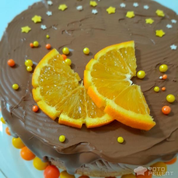 Рецепт: Новогодний шоколадный чизкейк без выпечки с апельсиновой цедрой и шоколадной глазурью - Рецепт нежнейшего домашнего чизкейка, на апельсиново-песочной основе. Новогодний чизкейк с шоколадом и нотками цитруса.