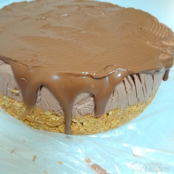 Рецепт: Новогодний шоколадный чизкейк без выпечки с апельсиновой цедрой и шоколадной глазурью - Рецепт нежнейшего домашнего чизкейка, на апельсиново-песочной основе. Новогодний чизкейк с шоколадом и нотками цитруса.