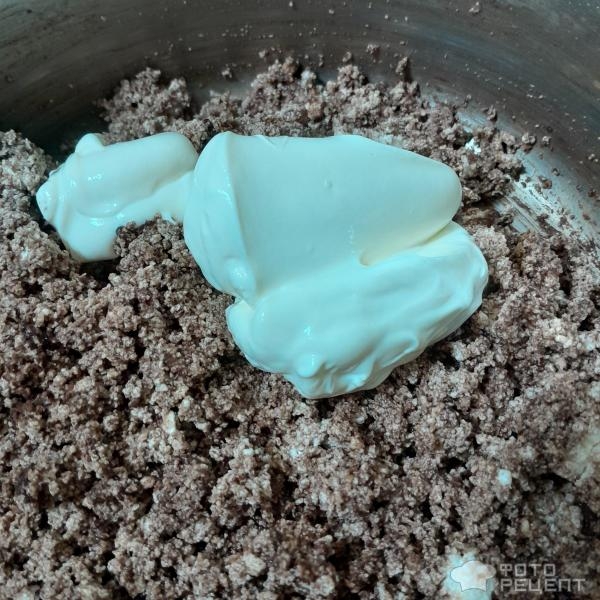 Рецепт: Новогодний шоколадный чизкейк без выпечки с апельсиновой цедрой и шоколадной глазурью - Рецепт нежнейшего домашнего чизкейка, на апельсиново-песочной основе. Новогодний чизкейк с шоколадом и нотками цитруса.