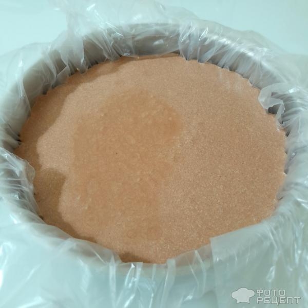 Рецепт: Новогодний шоколадный чизкейк без выпечки с апельсиновой цедрой и шоколадной глазурью - Рецепт нежнейшего домашнего чизкейка, на апельсиново-песочной основе. Новогодний чизкейк с шоколадом и нотками цитруса.