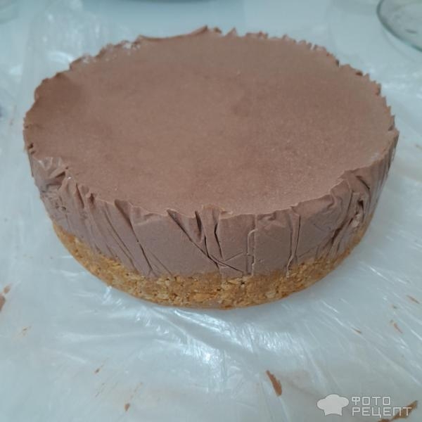 Рецепт: Новогодний шоколадный чизкейк без выпечки с апельсиновой цедрой и шоколадной глазурью - Рецепт нежнейшего домашнего чизкейка, на апельсиново-песочной основе. Новогодний чизкейк с шоколадом и нотками цитруса.