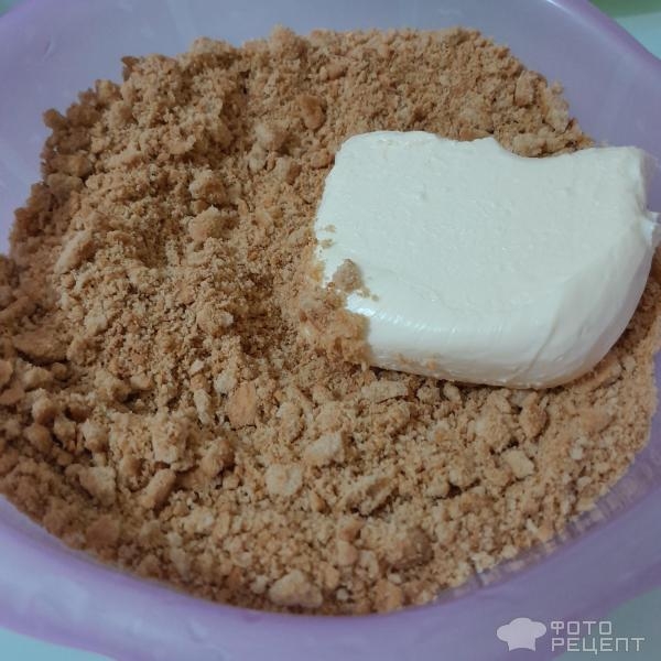 Рецепт: Новогодний шоколадный чизкейк без выпечки с апельсиновой цедрой и шоколадной глазурью - Рецепт нежнейшего домашнего чизкейка, на апельсиново-песочной основе. Новогодний чизкейк с шоколадом и нотками цитруса.