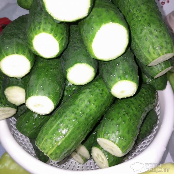 Рецепт: Огурчики маринованные - Маринованные огурчики для новогоднего "оливье", хрустящие, с красным перцем. Рецепт: Огурчики маринованные - Маринованные огурчики для новогоднего "оливье", хрустящие, с красным перцем.