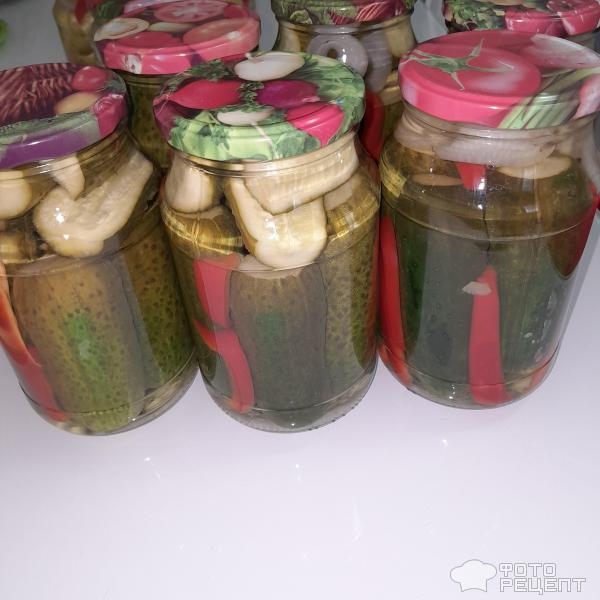 Рецепт: Огурчики маринованные - Маринованные огурчики для новогоднего "оливье", хрустящие, с красным перцем. Рецепт: Огурчики маринованные - Маринованные огурчики для новогоднего "оливье", хрустящие, с красным перцем.