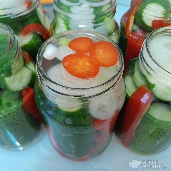 Рецепт: Огурчики маринованные - Маринованные огурчики для новогоднего "оливье", хрустящие, с красным перцем. Рецепт: Огурчики маринованные - Маринованные огурчики для новогоднего "оливье", хрустящие, с красным перцем.