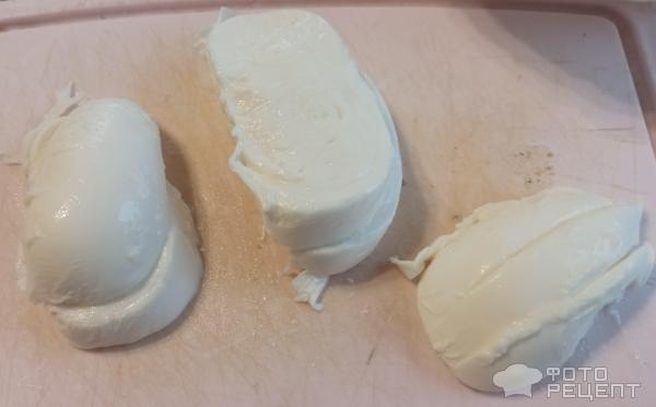 Рецепт: Огуречный салат с моцареллой - с луком и укропом