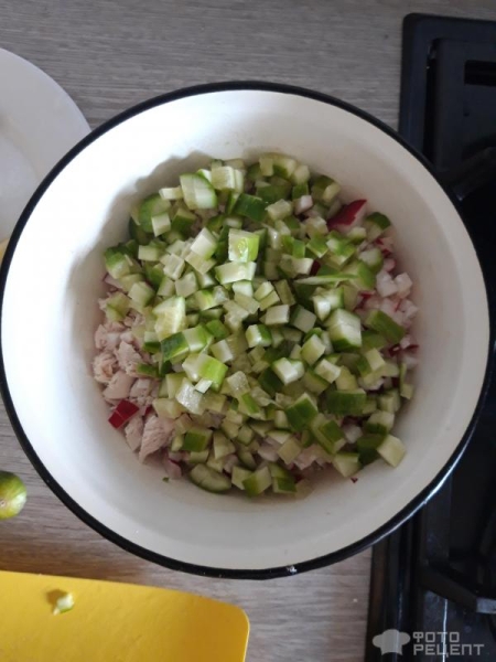 Рецепт: Окрошка на айране - Полезная и освежающая еда в летнюю жару!