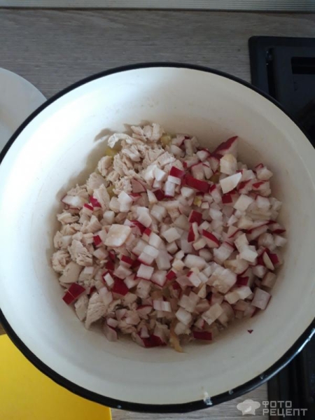 Рецепт: Окрошка на айране - Полезная и освежающая еда в летнюю жару!