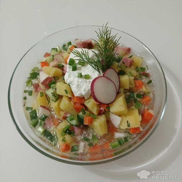 Рецепт: Окрошка на минеральной воде - С копчёной колбаской и заправкой из греческого йогурта Рецепт: Окрошка на минеральной воде - С копчёной колбаской и заправкой из греческого йогурта