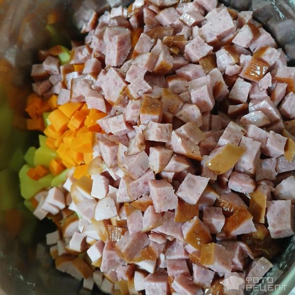 Рецепт: Окрошка на минеральной воде - С копчёной колбаской и заправкой из греческого йогурта Рецепт: Окрошка на минеральной воде - С копчёной колбаской и заправкой из греческого йогурта