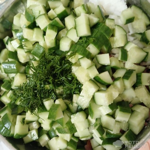 Рецепт: Окрошка на минеральной воде - С копчёной колбаской и заправкой из греческого йогурта Рецепт: Окрошка на минеральной воде - С копчёной колбаской и заправкой из греческого йогурта